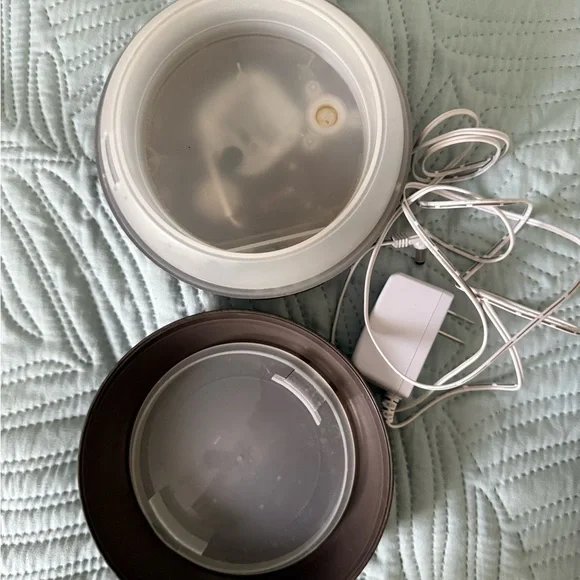 Essential Oil Diffuser - Picture 4 of 6